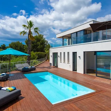 Ile Du Levant - Jardin & Piscine - 4 Pers Bed & Breakfast